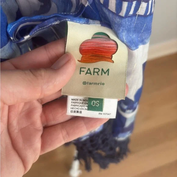 FARM RIO
Fringed Printed Metallic Voile Pareo sarong - Picture 8 of 9